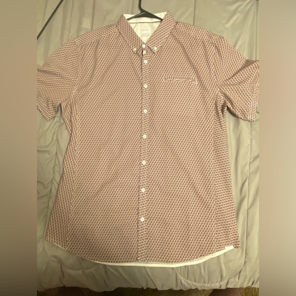 Selling button down shirt worn once very good condition fits loose - Picture 2 of 5